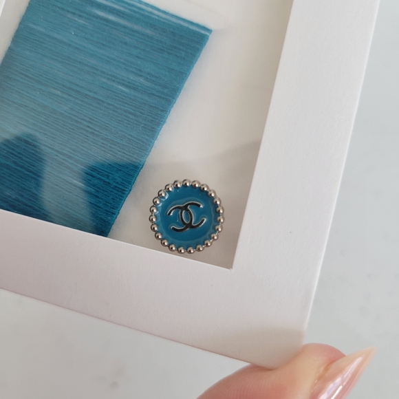 CHANEL CC Turquoise Button - Picture 3 of 3